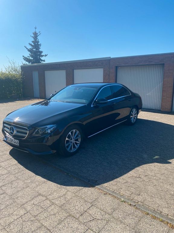 Image of Mercedes-Benz E 220