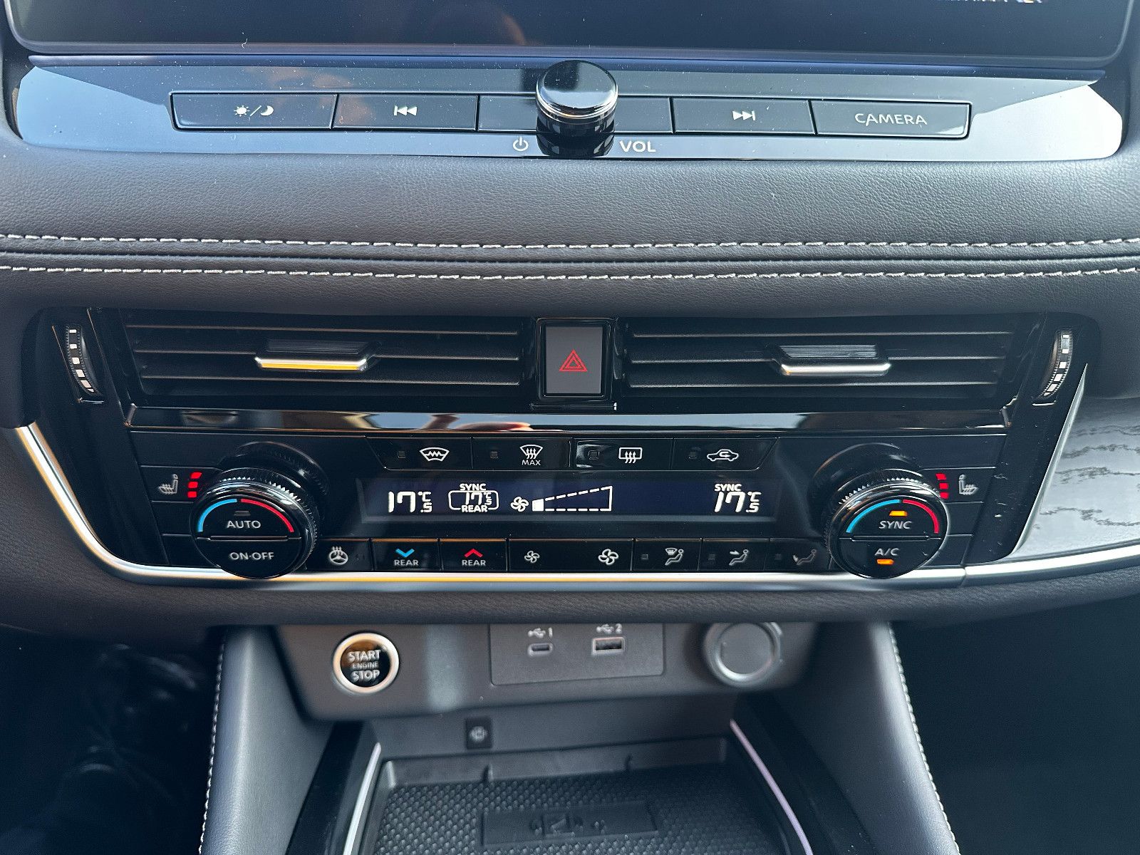 Fahrzeugabbildung Nissan X-Trail Tekna 1,5 VC-T CVT  2WD   ACC