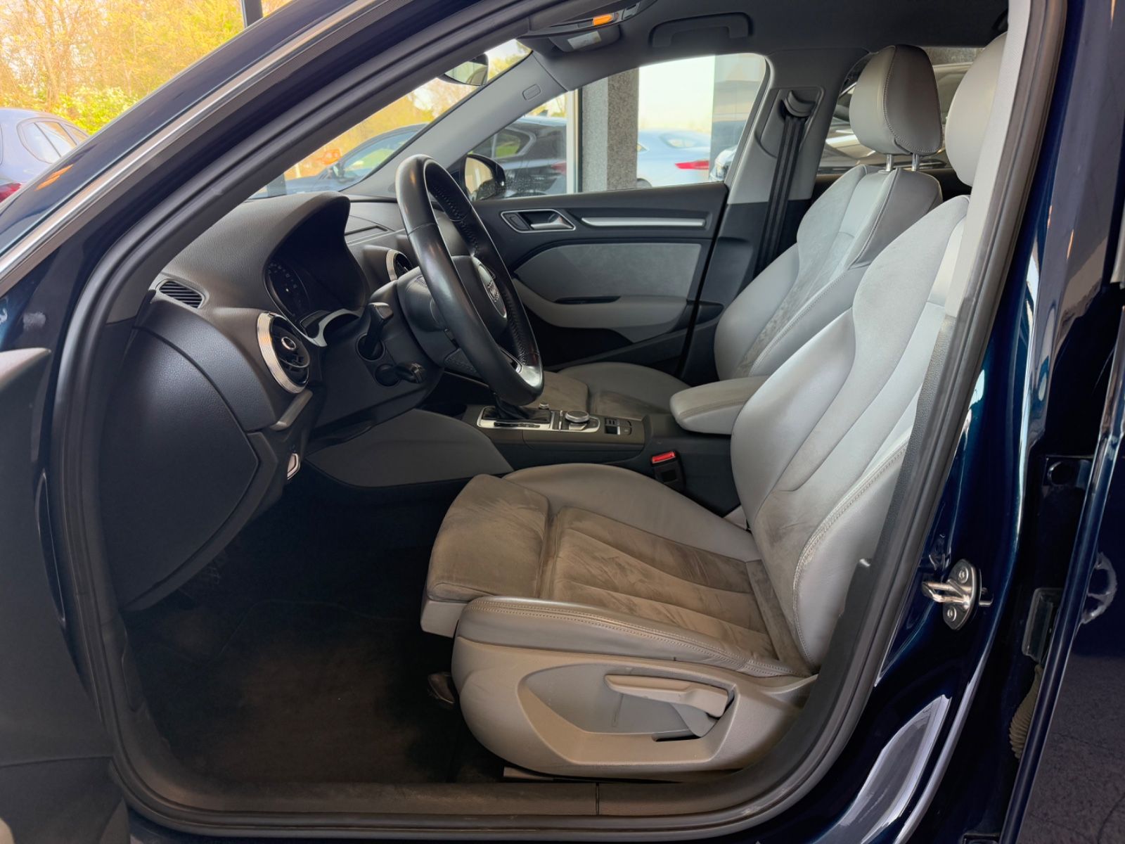 Audi A3 Sportback Automatik Navi Klima SHZ Alcantara foto 3