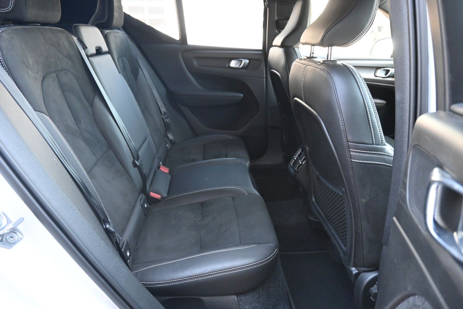 Fahrzeugabbildung Volvo XC40 T4 FWD Autom. R-Design*FSHZG*H&K*RFK*ACC*