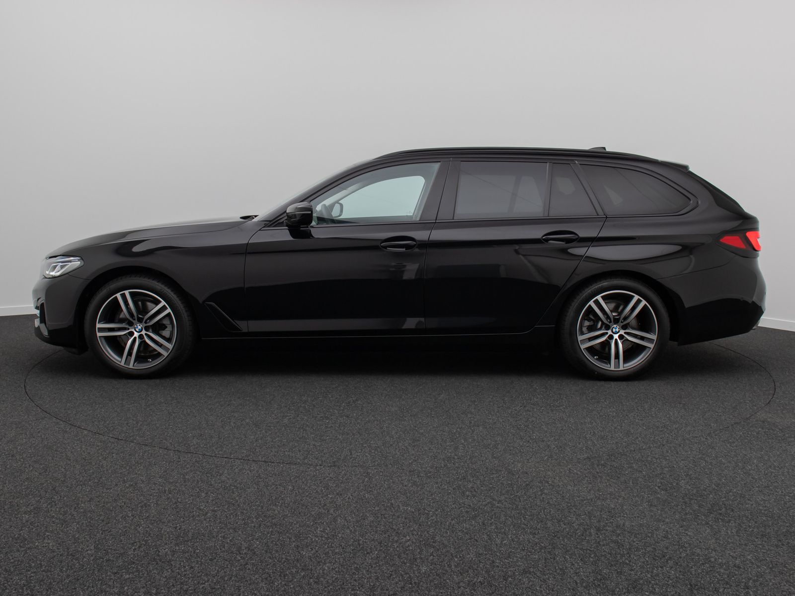 Fahrzeugabbildung BMW 520d xD Sport HUD DAB Leder 4xKlima Laser AHK