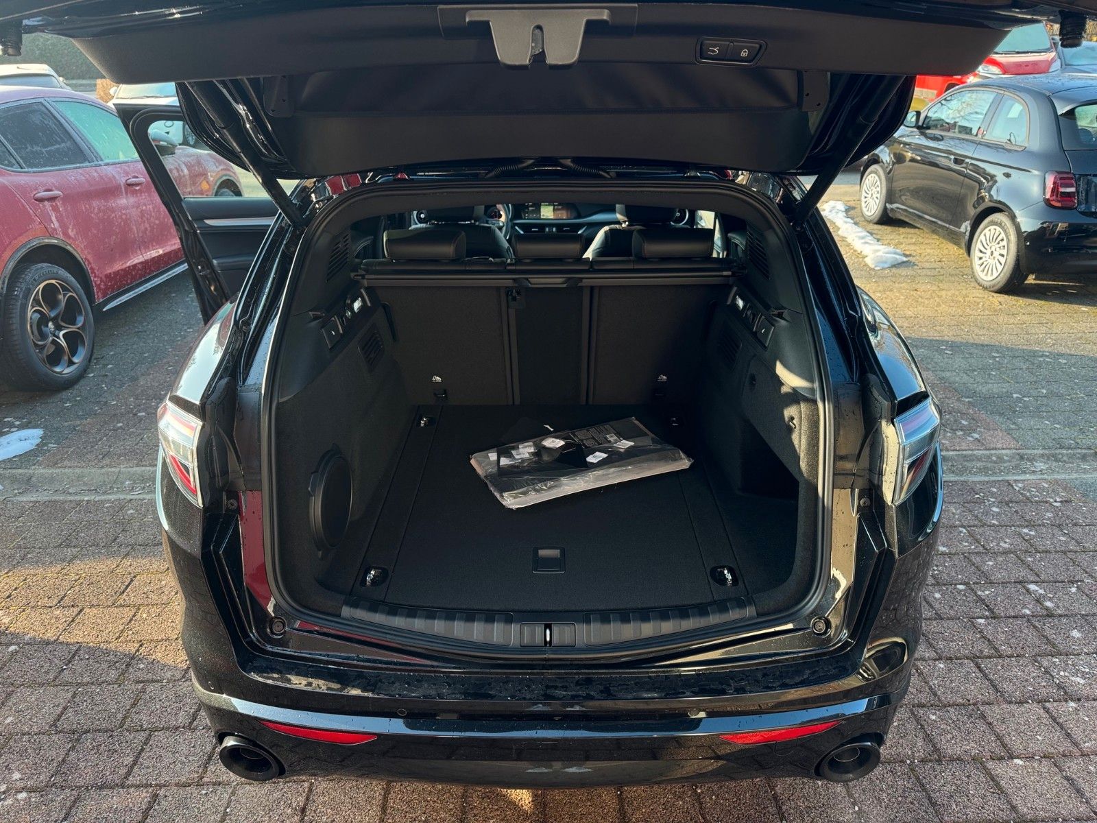 Fahrzeugabbildung Alfa Romeo Stelvio Intensa elekt. AHK Matrix LED Kamera NAV