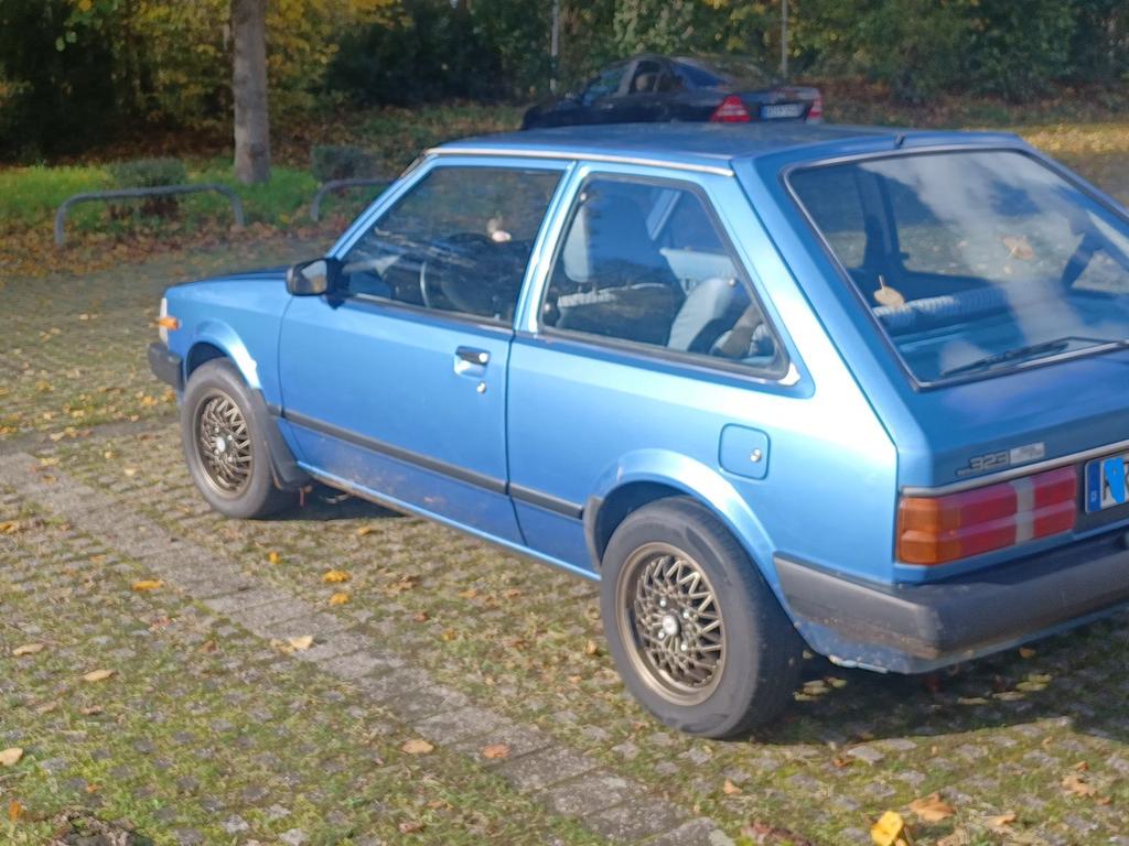 Mazda 323