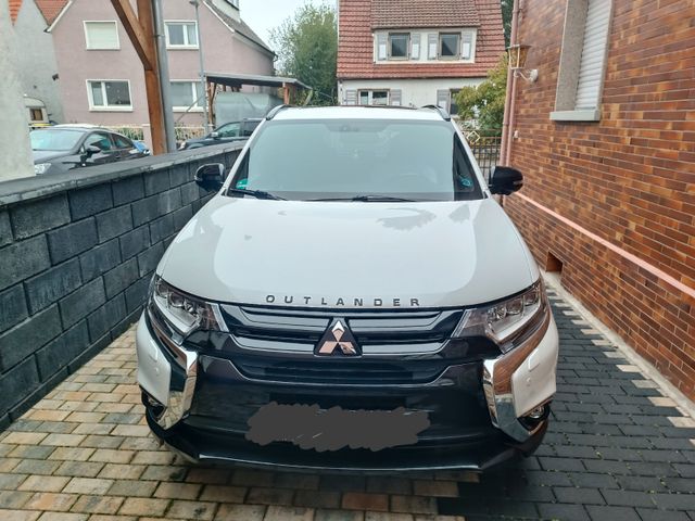 Mitsubishi Outlander 2.0 Benziner Plus ClearTec 4WD CVT..