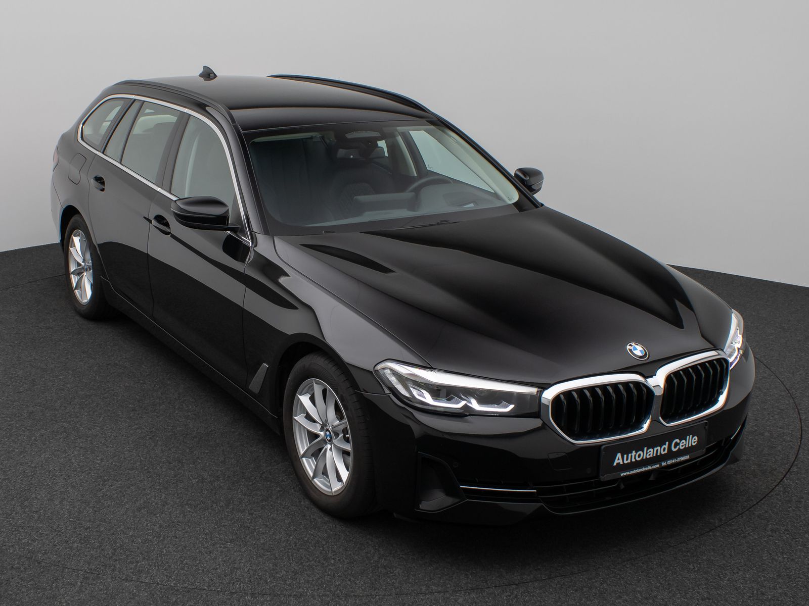 Fahrzeugabbildung BMW 520d xD Kamera HUD DAB 4xKlima Sport Leder Alarm