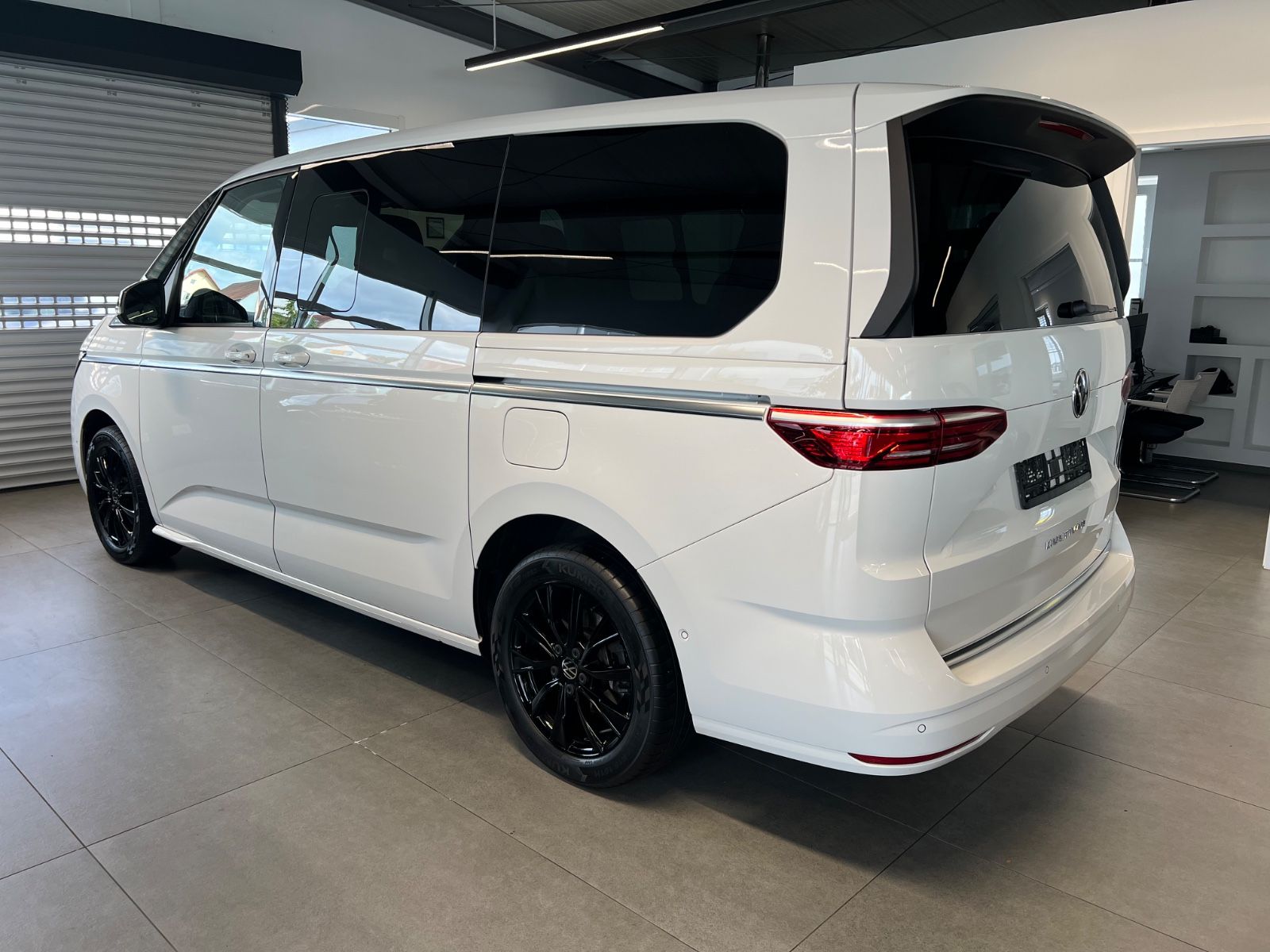 Volkswagen T7 Multivan Style Lang 5 J. VW Garantie