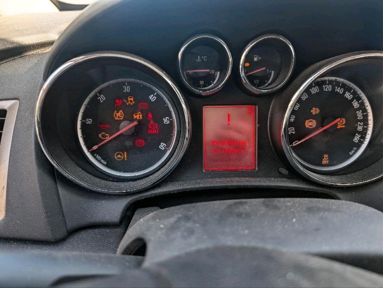 Opel Astra 2011 — photo 6