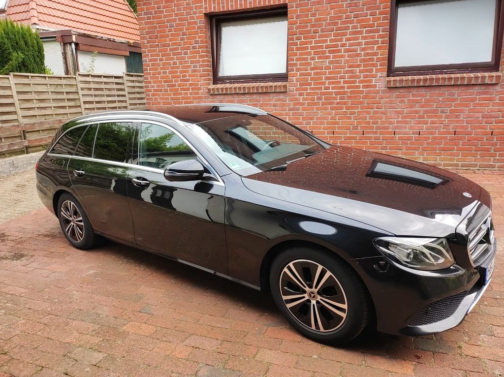 Image of Mercedes-Benz E 200