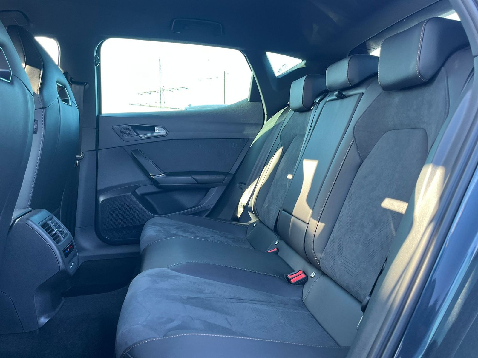 Fahrzeugabbildung CUPRA Leon 2.0 TDI MATRIX*Dinamica*Sennheiser*Int.DRIV