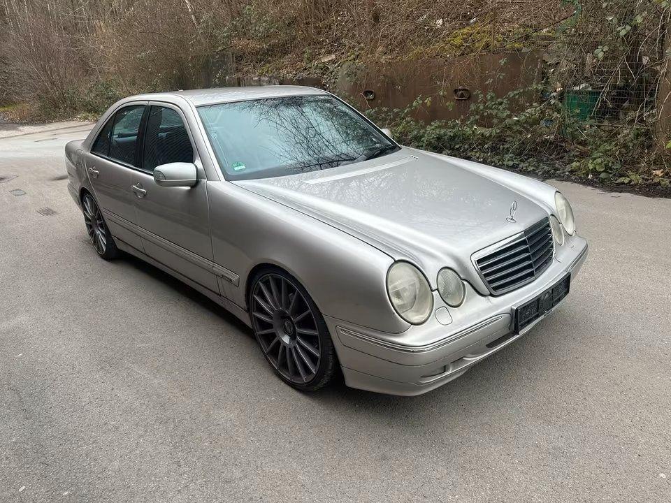 Mercedes-Benz E 320