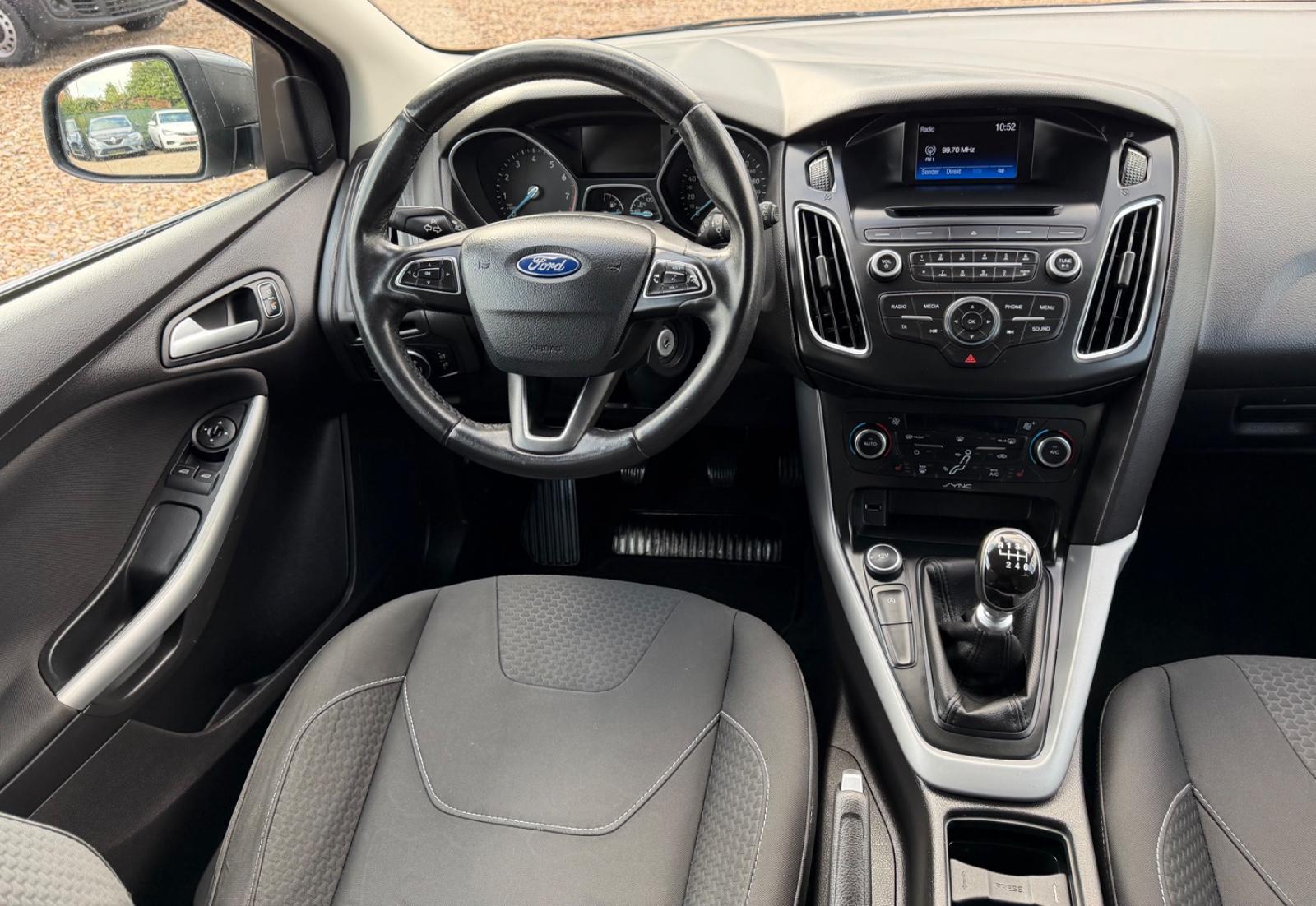 Ford Focus Turnier Sport Sportsitze Sport Lenkrad