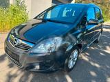 Opel Zafira B Family Plus*7Sitze*Xenon *Navi*Wenig km - Opel Zafira SUV