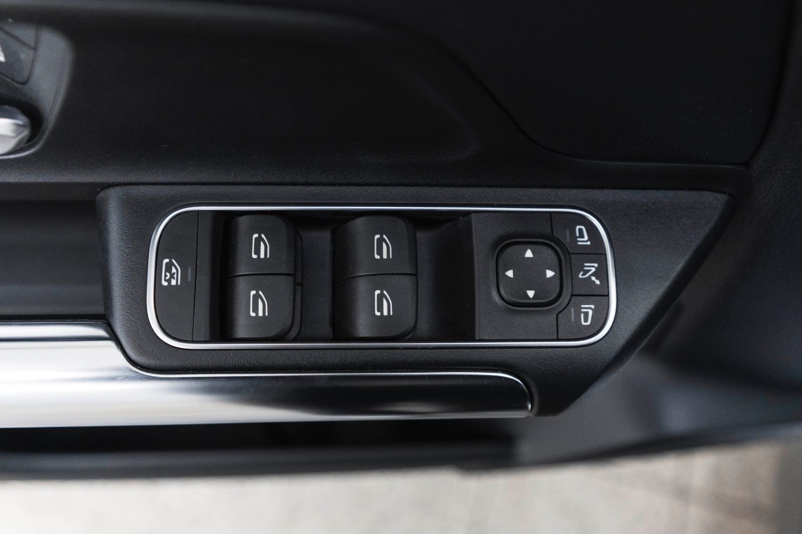 Fahrzeugabbildung Mercedes-Benz GLA 250e PLUG-IN ACC LED KAM TOTW KEYLESS GO NAV