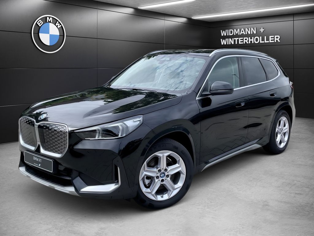 BMW iX1 xDrive30 Matrix 2xKlima AHK DynLicht Kam. LM