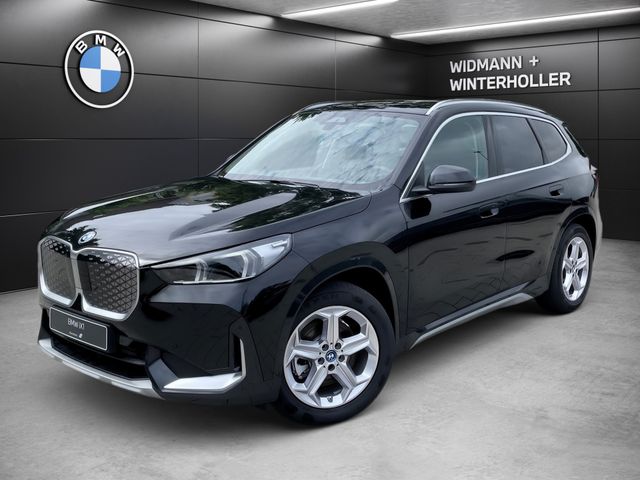 BMW iX1 xDrive30 Matrix 2xKlima AHK DynLicht Kam. LM