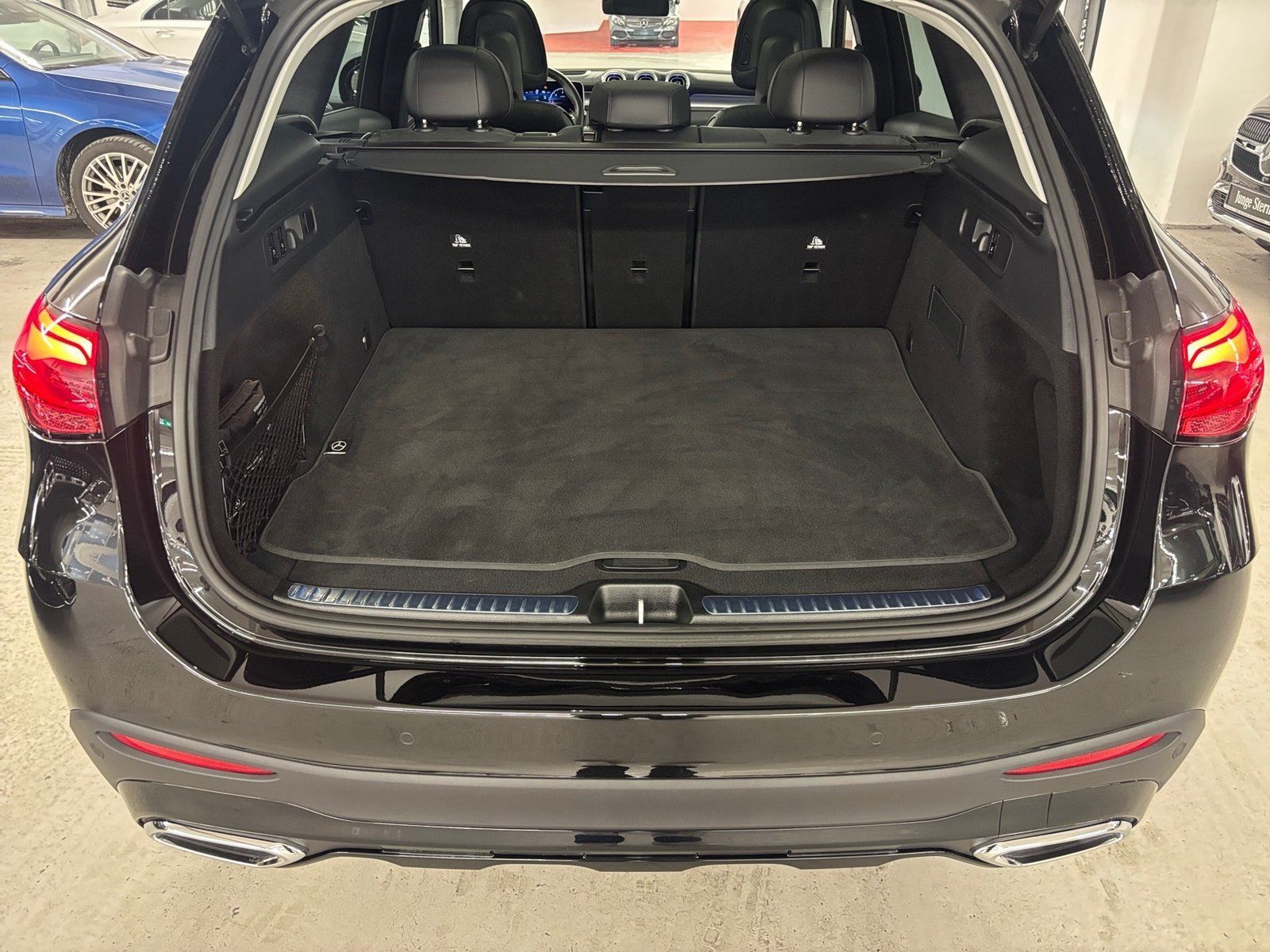 Fahrzeugabbildung Mercedes-Benz GLC 300 d 4M AMG*Airmatic*AHK*HUD*Pano*20"*Distr