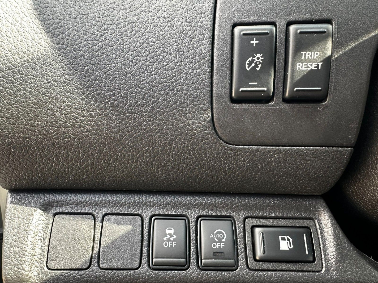Fahrzeugabbildung Nissan Navara NP300 N-Guard 4x4 wie neu, Werksgarantie