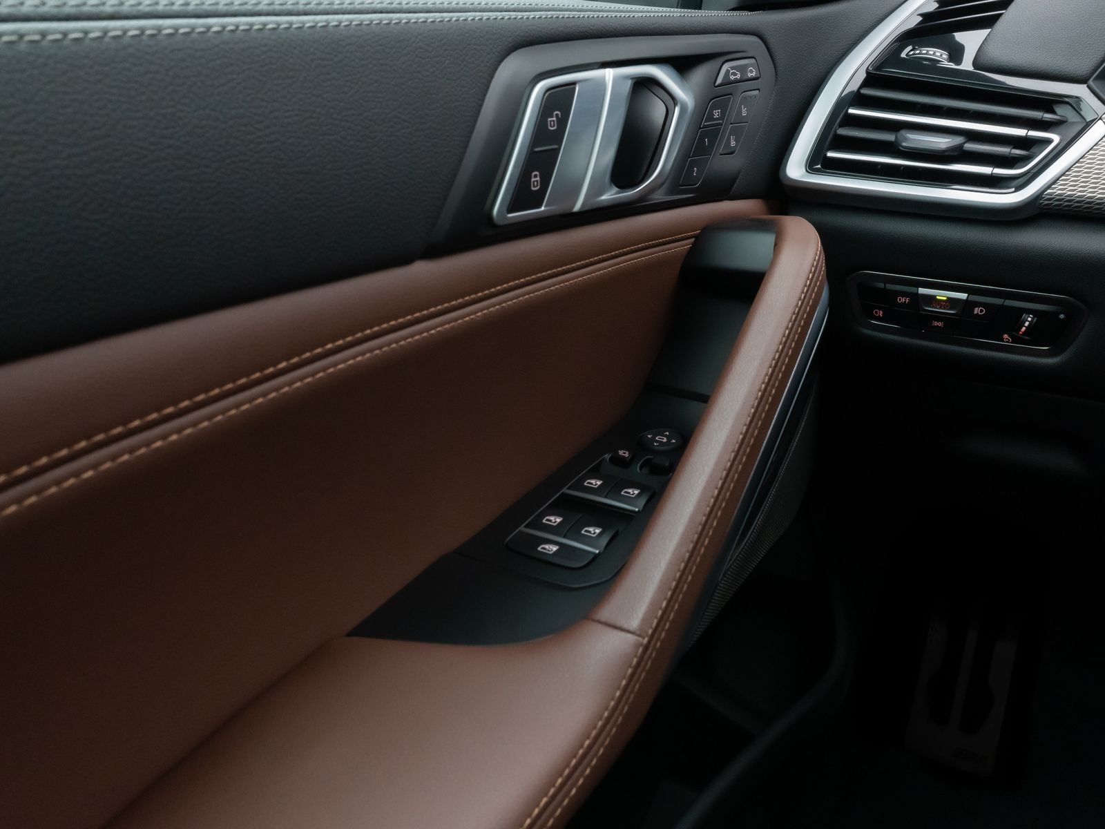Fahrzeugabbildung BMW X6 M50i Pano 360°Laser Fond-Ent. HUD DAB H/K 22"