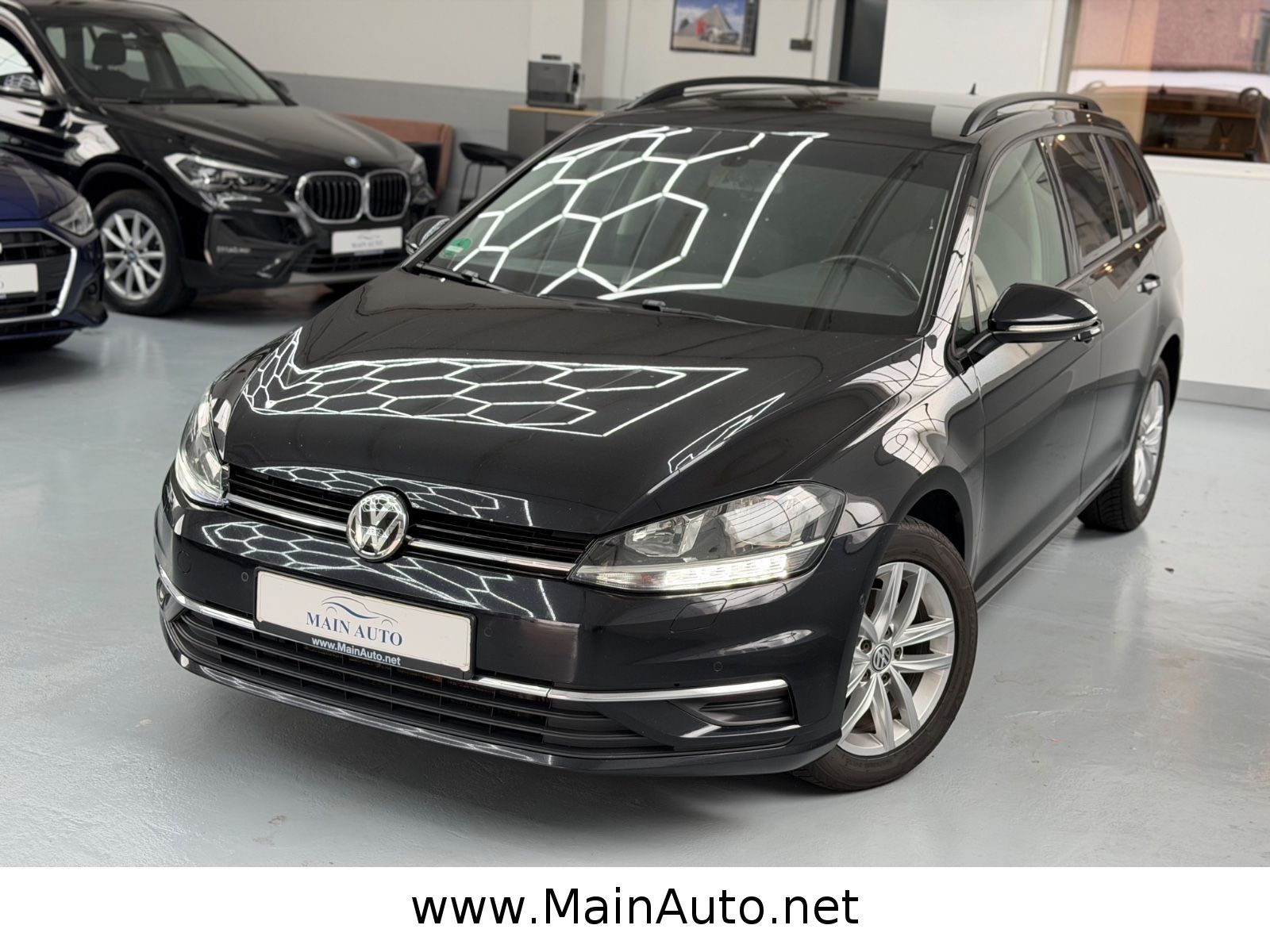 Volkswagen Golf - 1