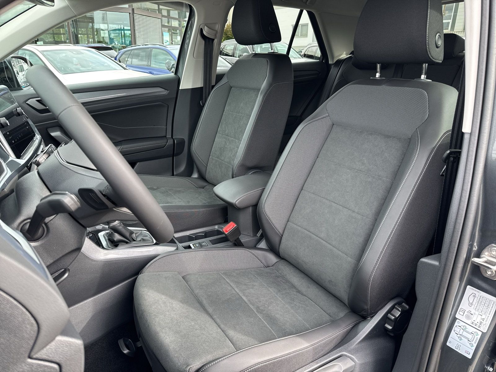 Fahrzeugabbildung Volkswagen T-Roc 2.0 TDI DSG Style KAMER AHK MISANO 19"