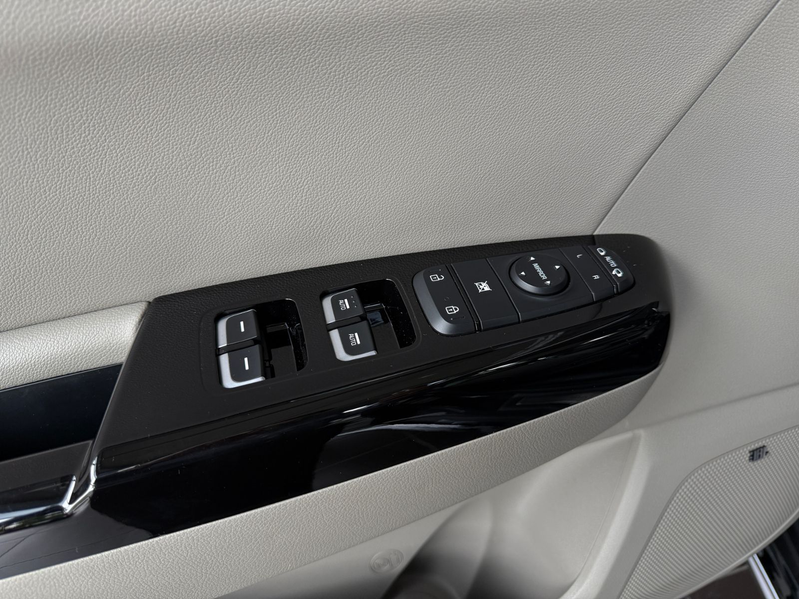 Fahrzeugabbildung Kia Sportage Platinum Edition 4WD PANO LED NAVI