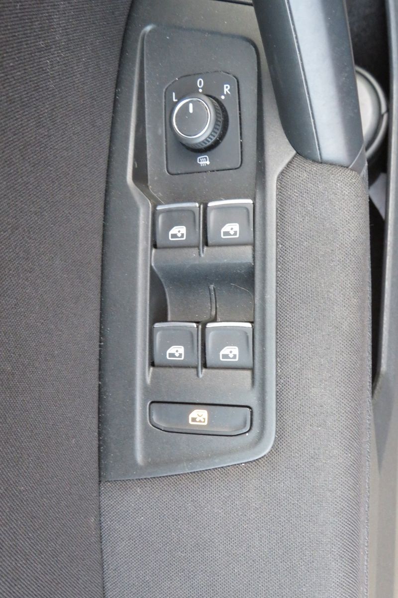 Fahrzeugabbildung Volkswagen Tiguan Life TDI DSG AHK NAVI KAMERA LED ACC GJ