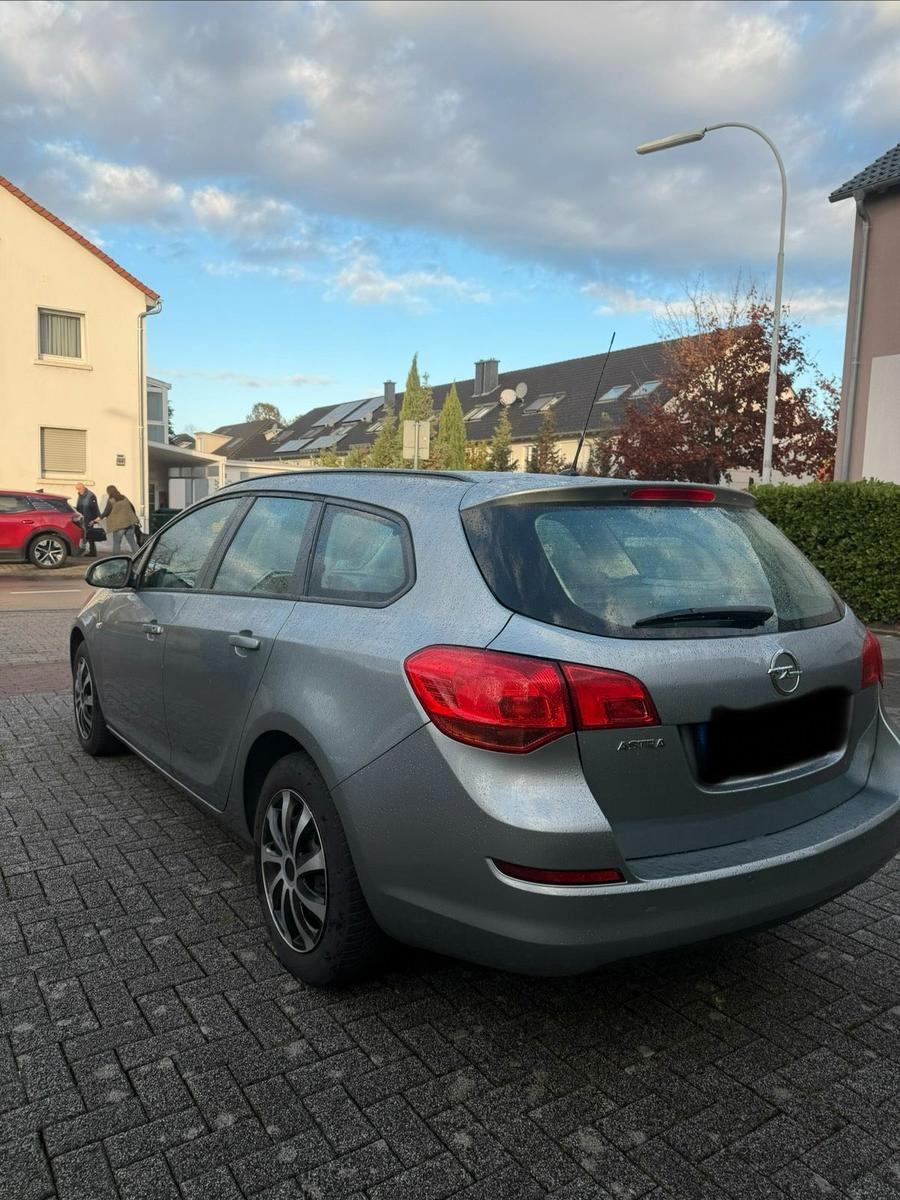 Opel Astra 2010 — photo 7