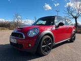 MINI Cooper S Clubman 8-fach bereift - rote MINI Cooper S Clubman