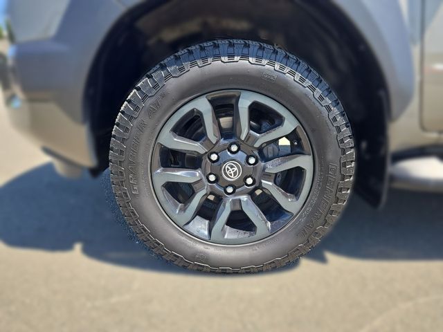 Hilux 2.8 D-4D DC Invincible Rollo*AHK*360°