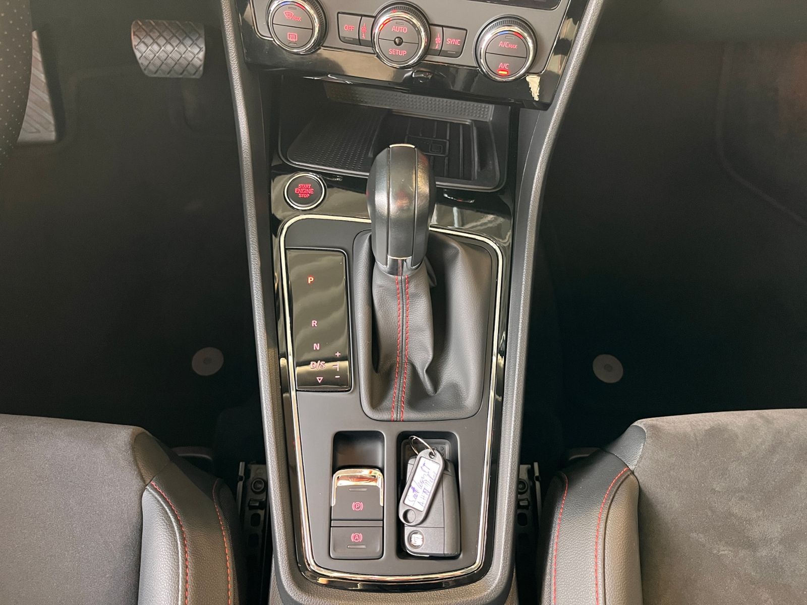Fahrzeugabbildung SEAT Leon ST FR Black Matt Edition LED NAVI ALU
