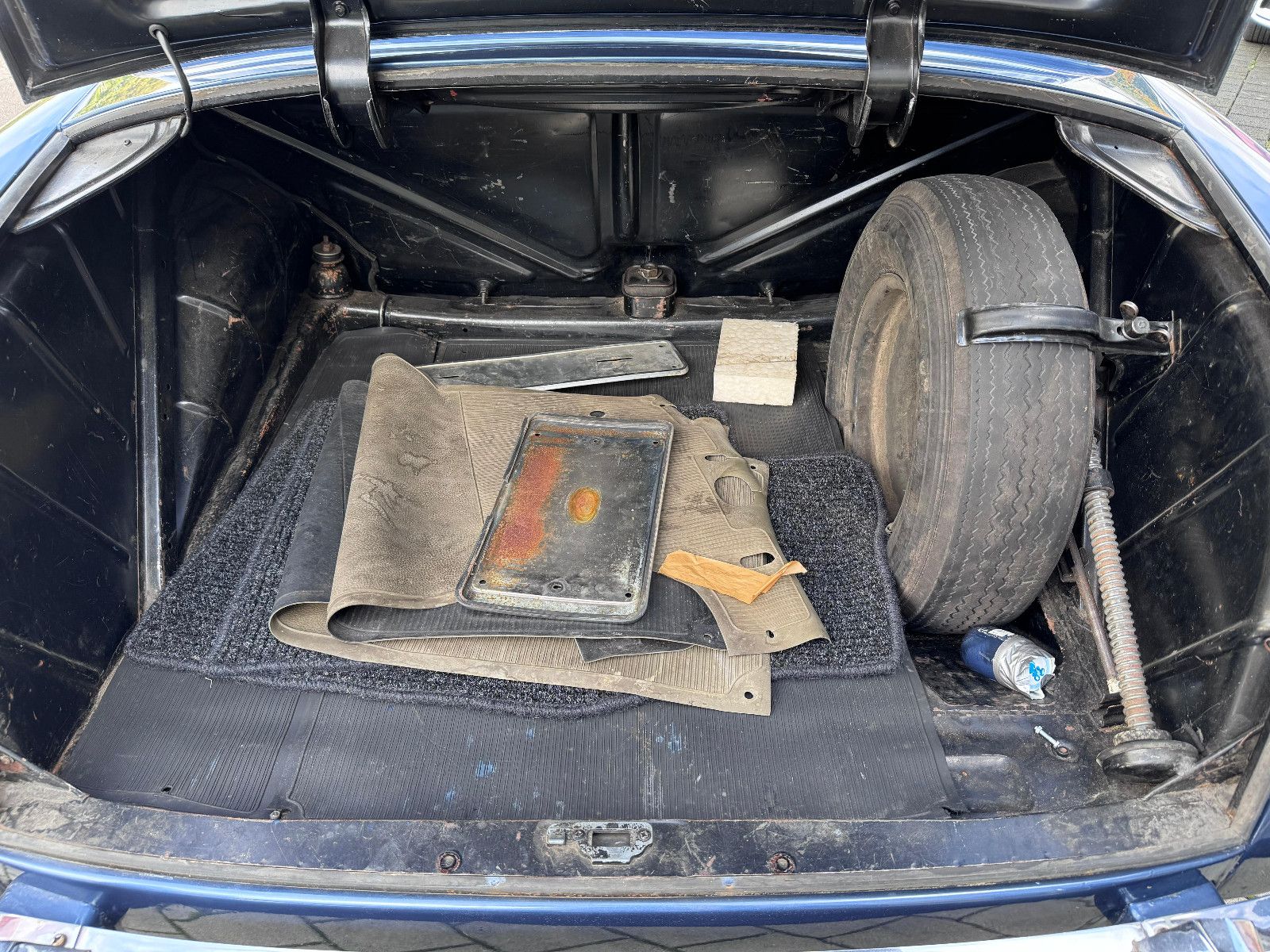 Fahrzeugabbildung Mercedes-Benz 220 S Ponton aus dem Jahr 1956