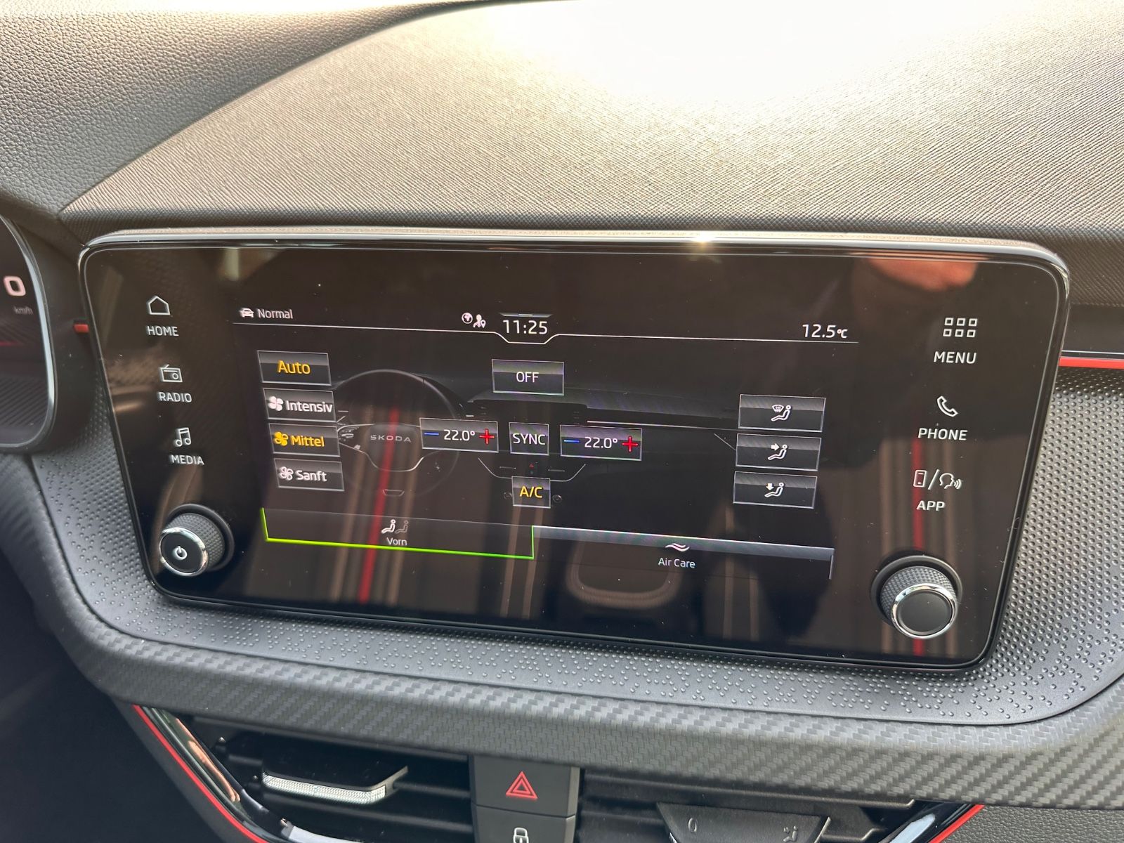 Fahrzeugabbildung SKODA Kamiq Monte Carlo 1.5 TSI DSG MATRIX/AHK/ACC/Pan