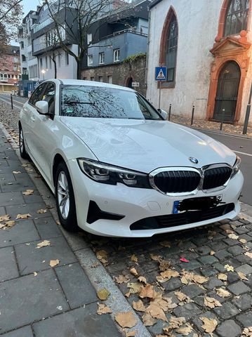 BMW 320d Autom. / Scheckheft nur bei BMW / Wenig KM/