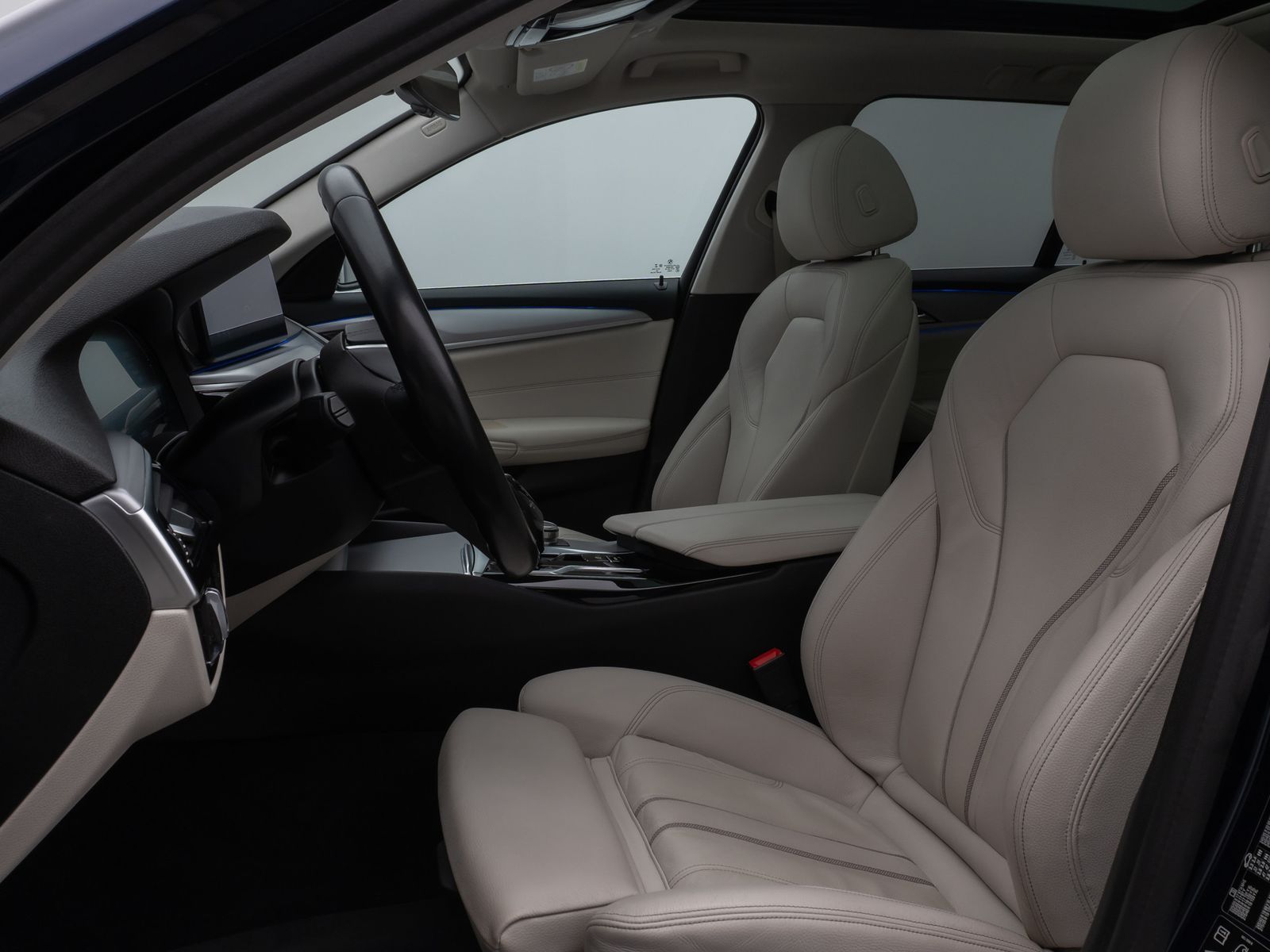 Fahrzeugabbildung BMW 530d xD Panoram Kamera HUD DAB HiFi SoftCl Sport