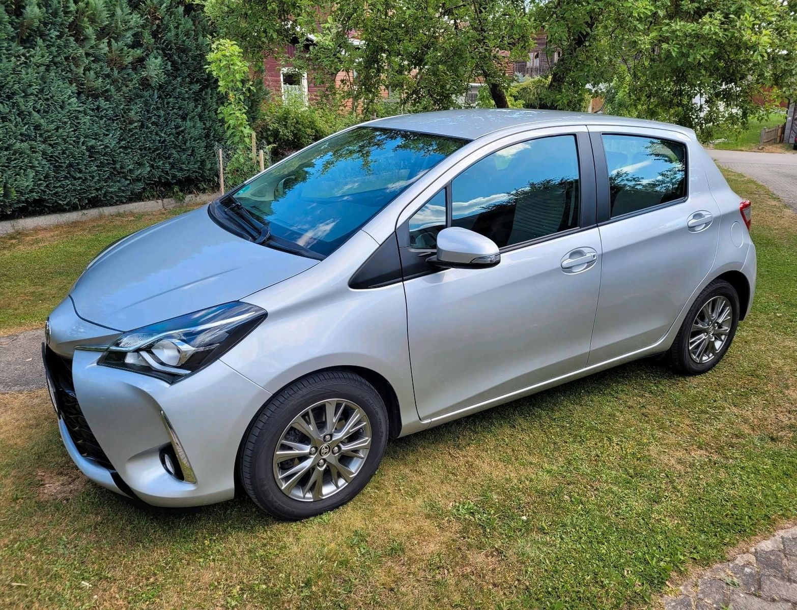 TOYOTA Yaris