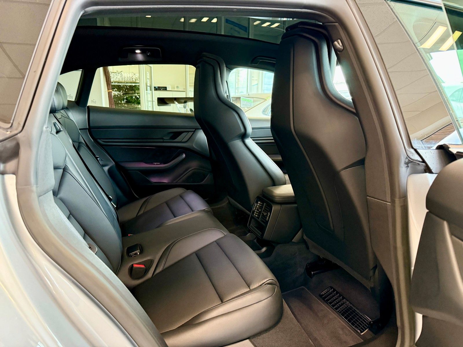 Fahrzeugabbildung Porsche Taycan Sport Turismo Performance/Luftferderung