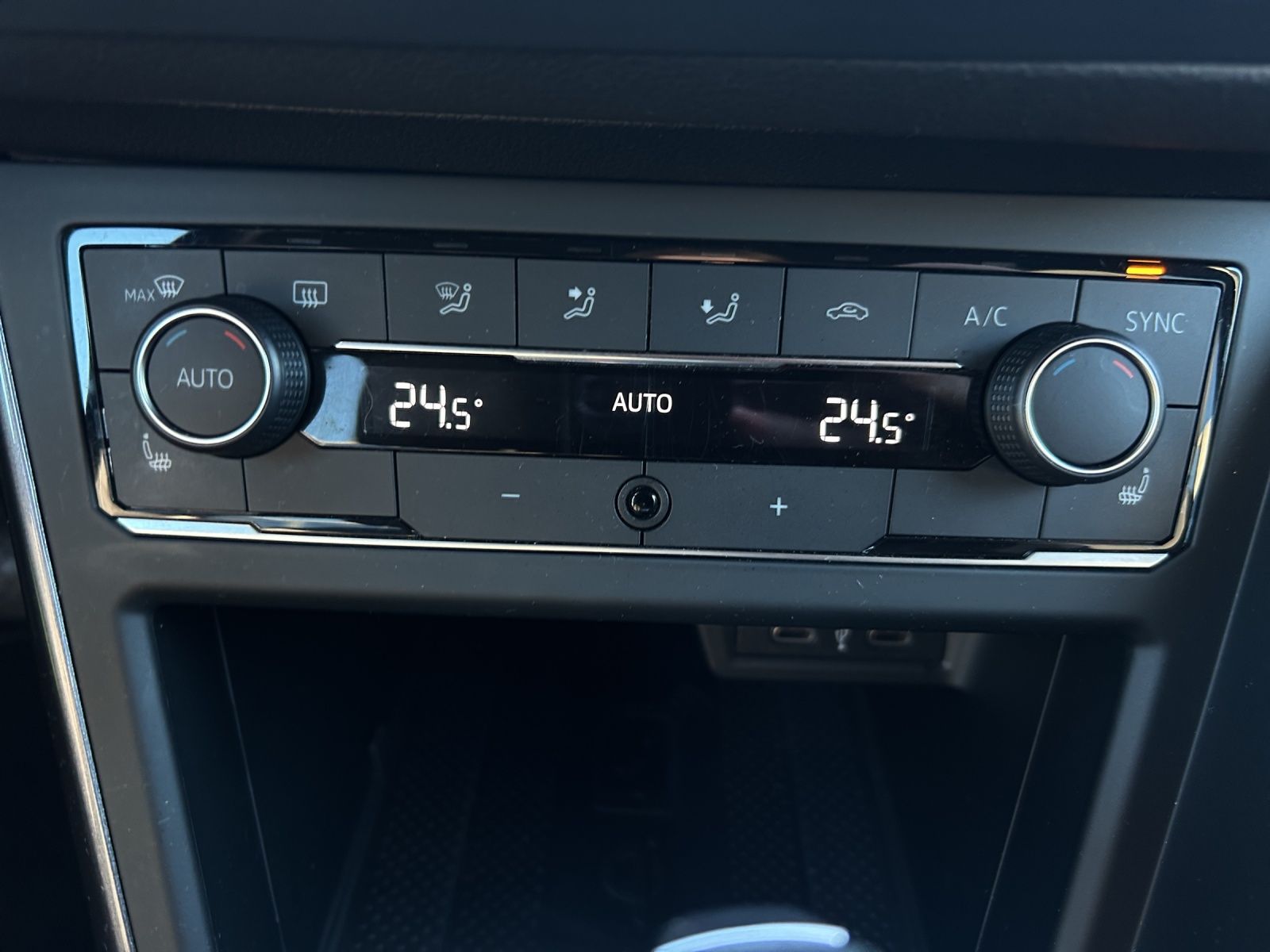 Fahrzeugabbildung Volkswagen Polo Highline TSI DSG LED ACC SH PDC Climatronic