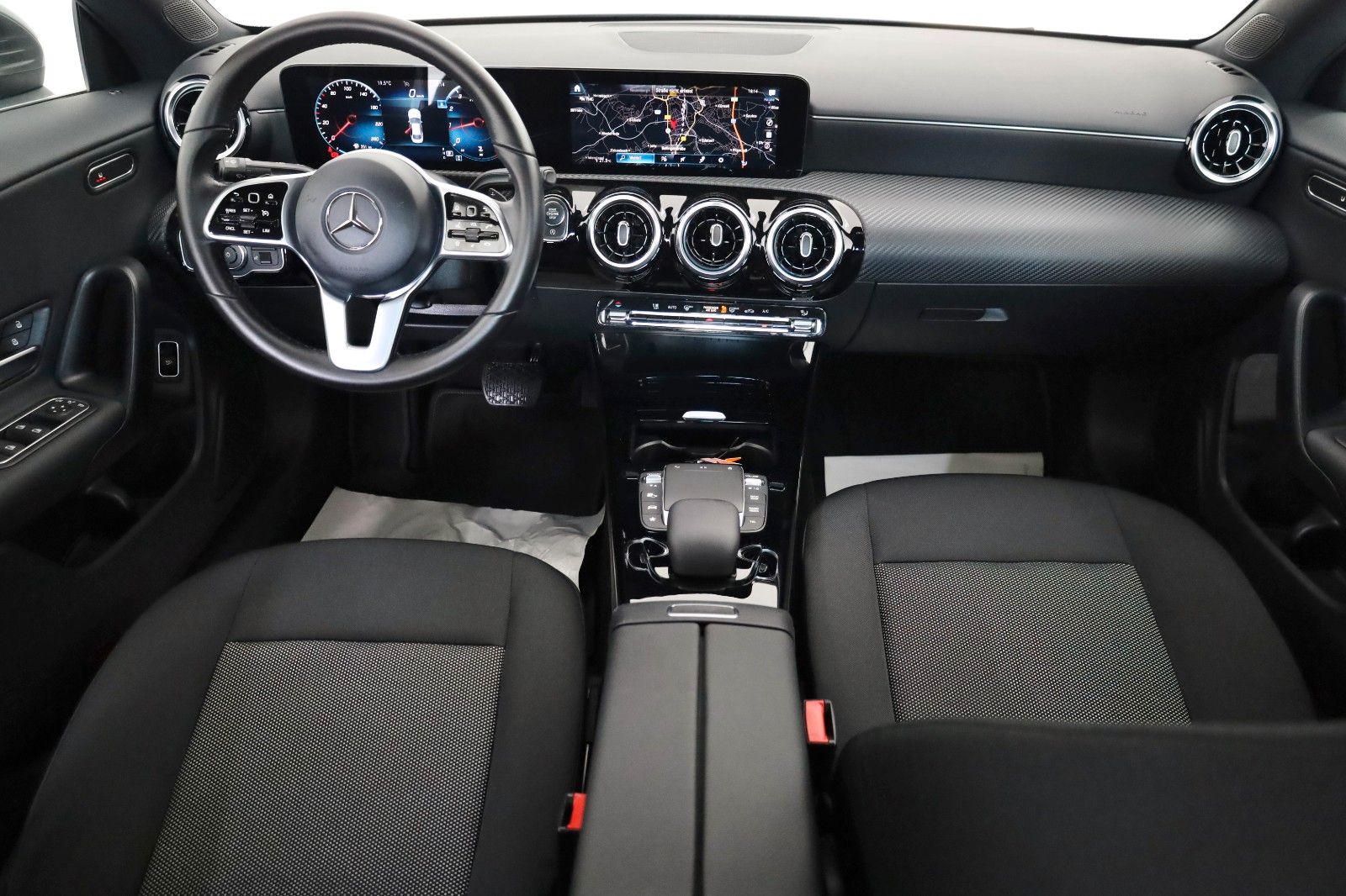 Fahrzeugabbildung Mercedes-Benz CLA 200 Coupè, Navi, LED, SH, Kamera, Widescreen