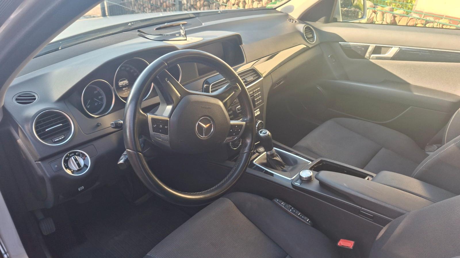 Mercedes-Benz C200 2012 — engine 2.143 cm³, 136 HP (100kW)