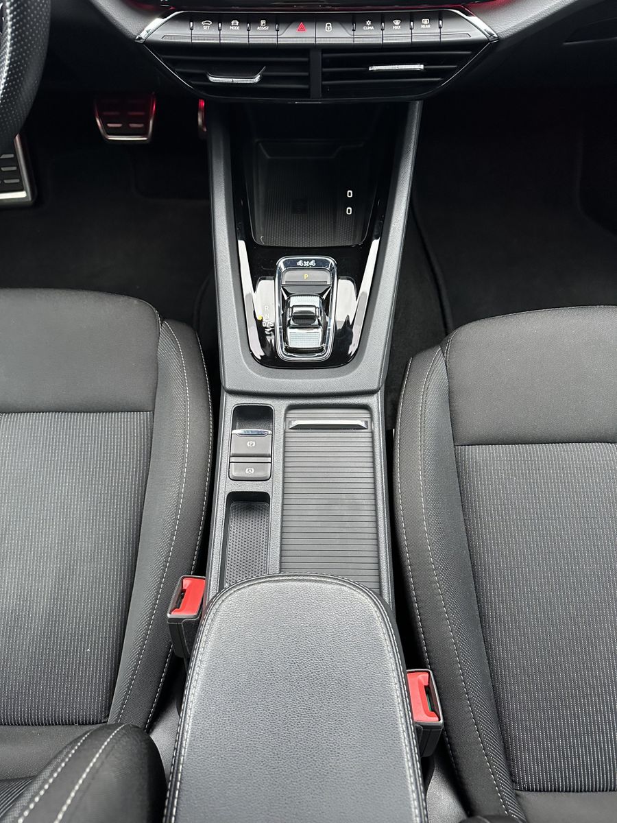 Fahrzeugabbildung SKODA Octavia Combi 4x4 Sportline NAV+LED+PANO+HEAD-UP