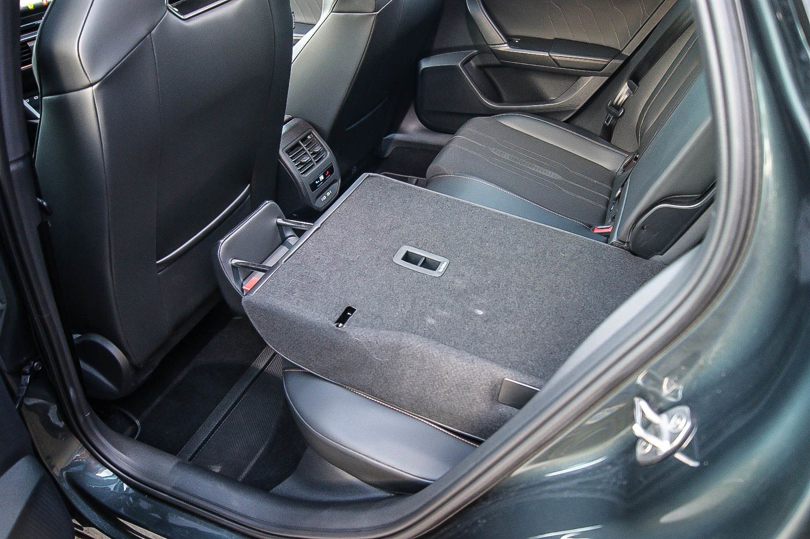 Fahrzeugabbildung CUPRA Formentor VZ 2.0i DSG DARK CAMOUFLAGE COPPER ACC