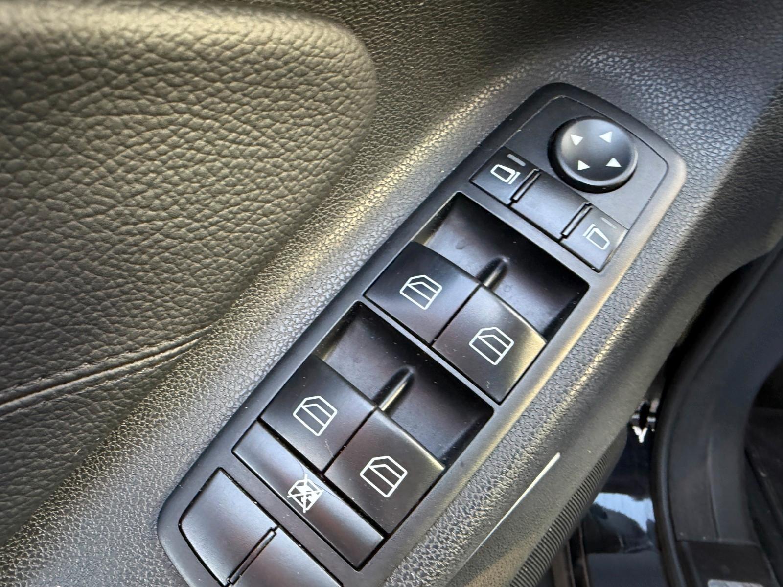 Mercedes-Benz ML300 2009 — photo 21