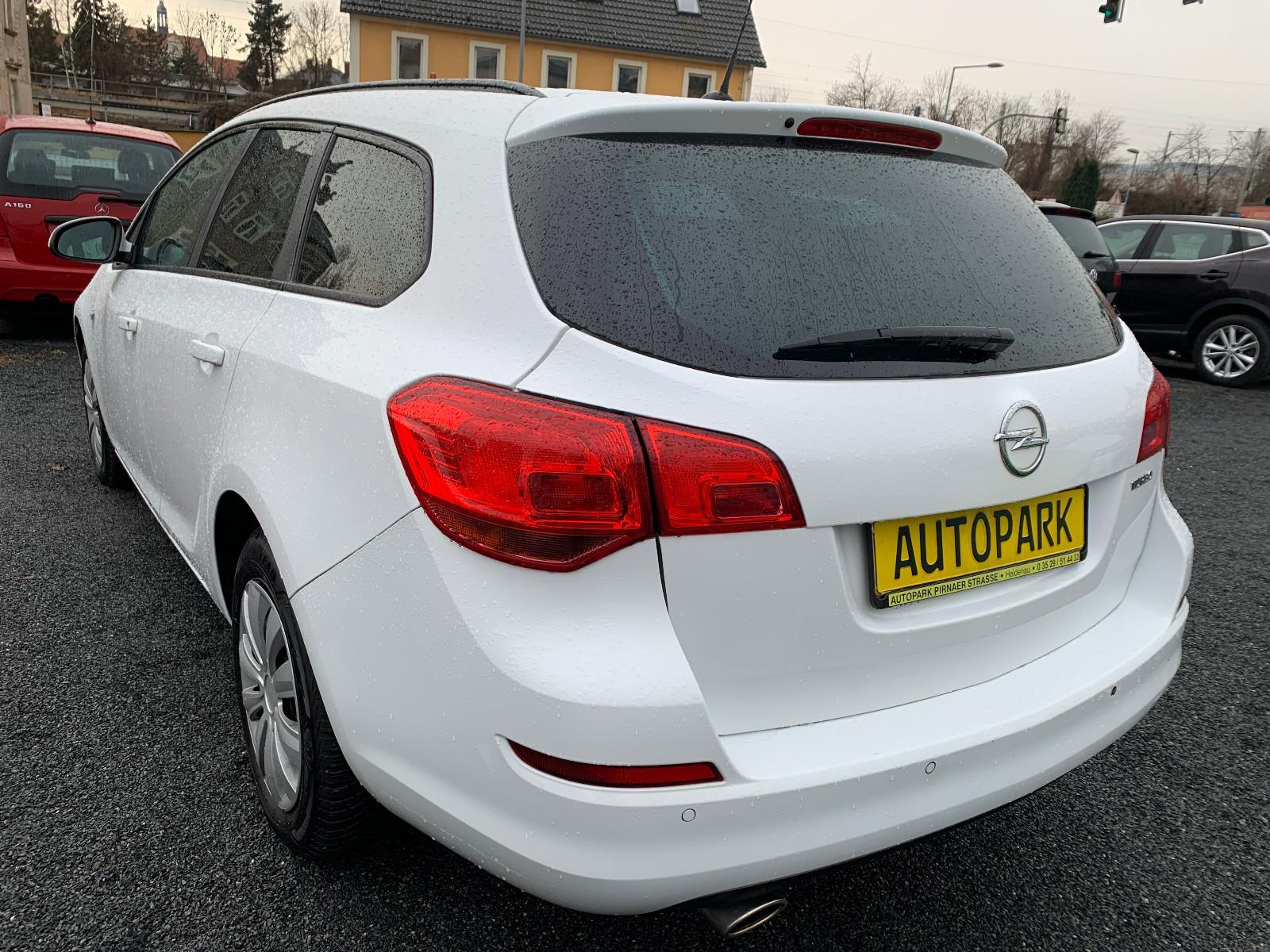 Opel Astra 2011 — photo 7