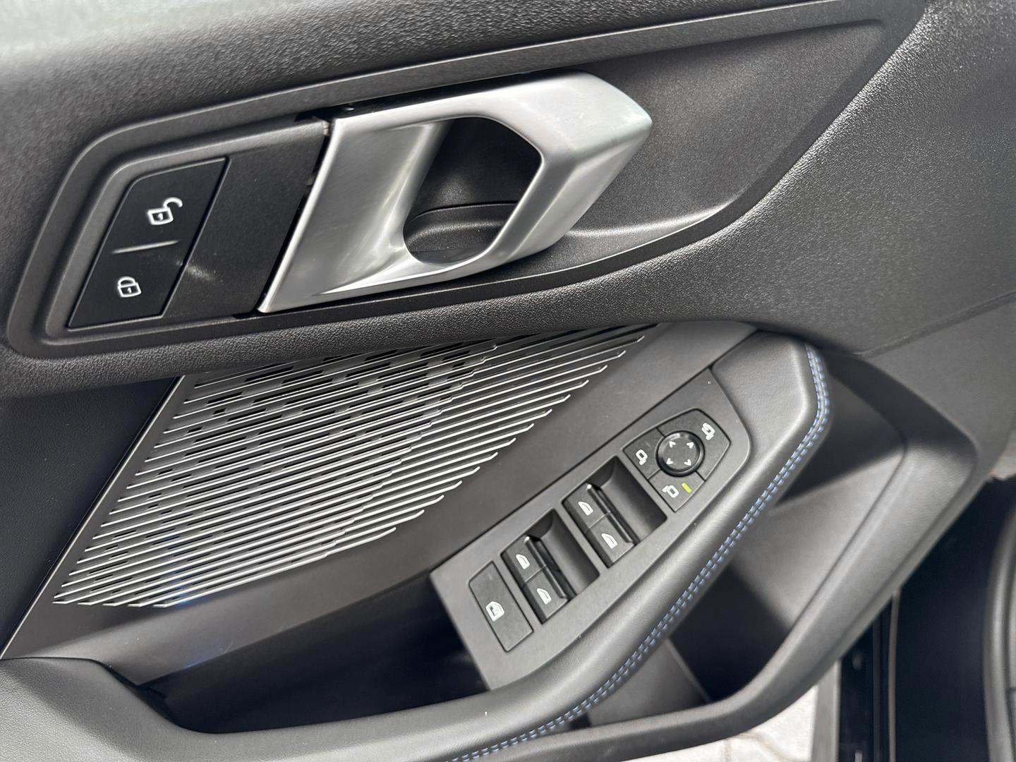 BMW 1 Series i M Sportpaket Pano Navi Digi-CP LED ACC App, миниатюра 15