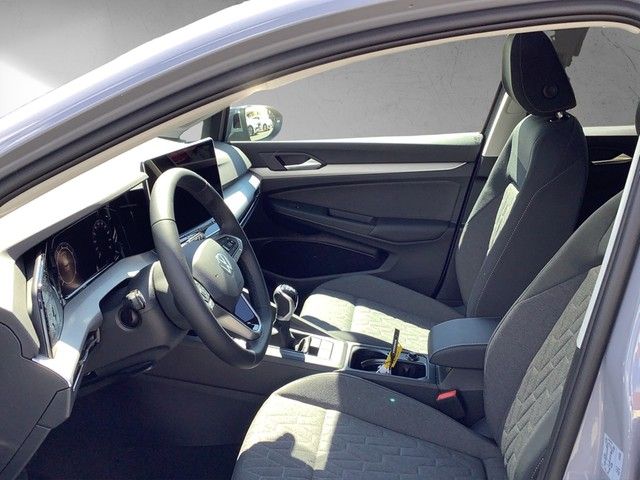 Fahrzeugabbildung Volkswagen Golf VIII TSI Life Pano AHK ACC
