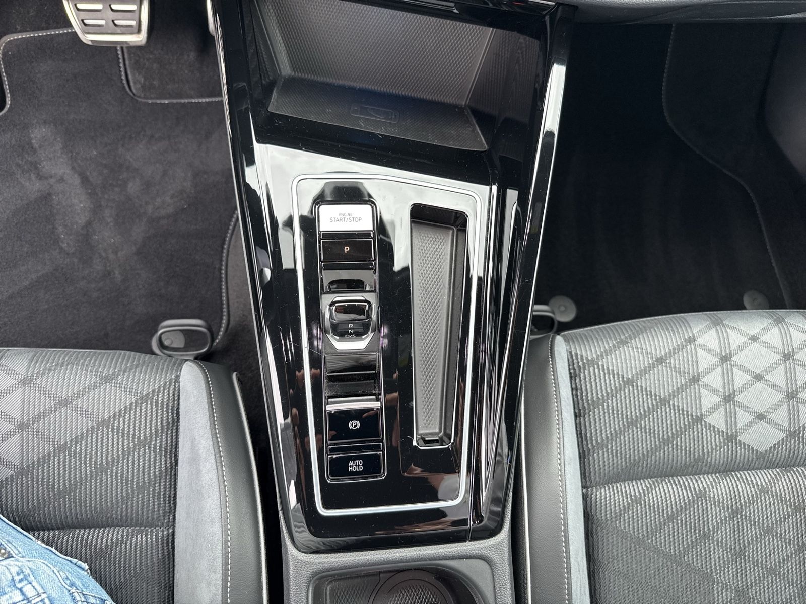 Golf Variant R-Line 1.5 eTSI, Navi, BlackStyle,