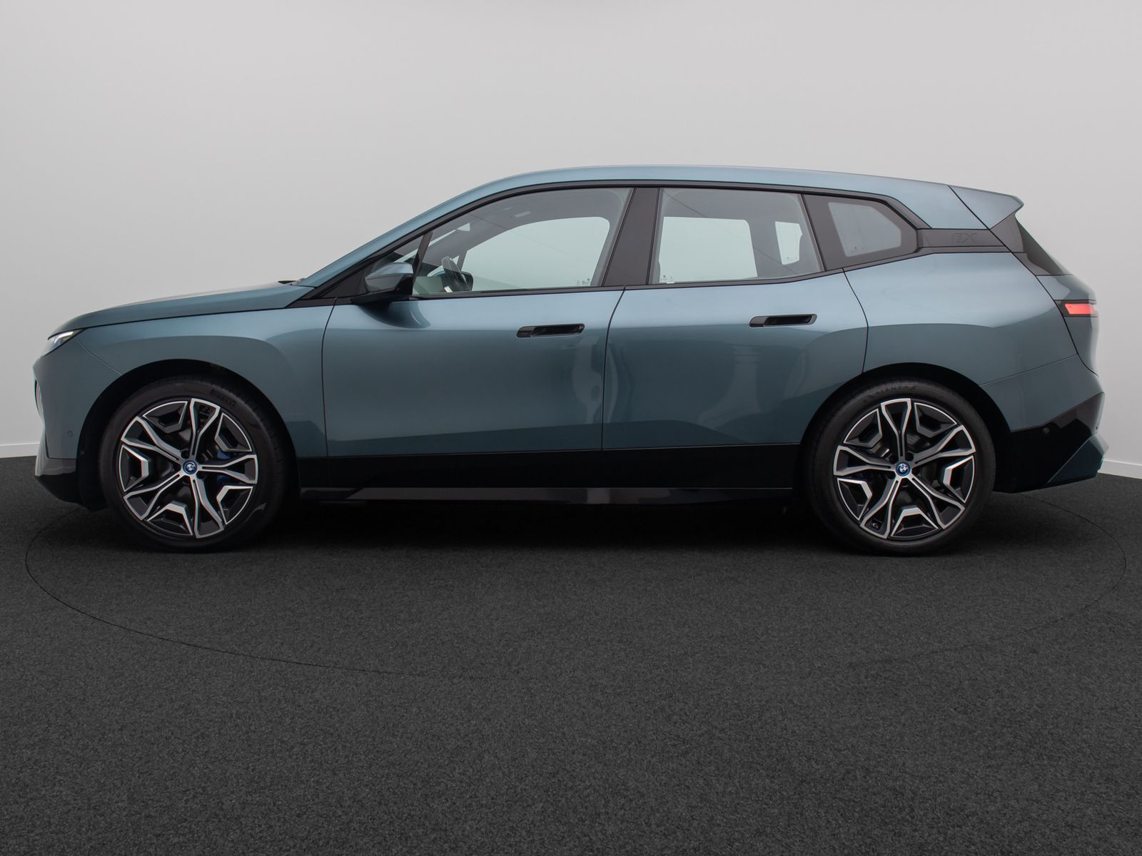 Fahrzeugabbildung BMW iX xD40 Sport AHK SkyLounge 360° DAB H/K 22Zoll