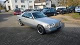 Mercedes-Benz Mercedes E220   W124 - Mercedes-Benz E 220 mit Benzin-Antrieb: Sportwagen