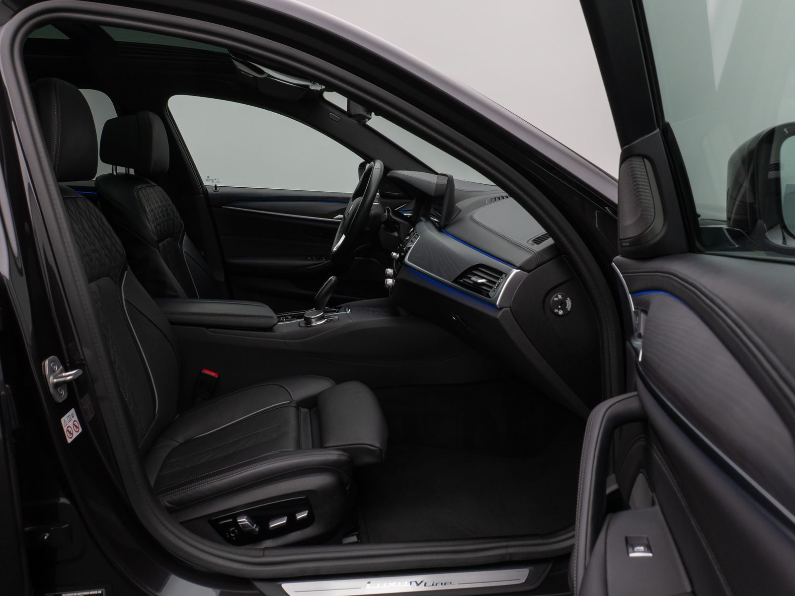 Fahrzeugabbildung BMW 540d xD LuxuryLine Panorama Laser Kamera HUD H/K