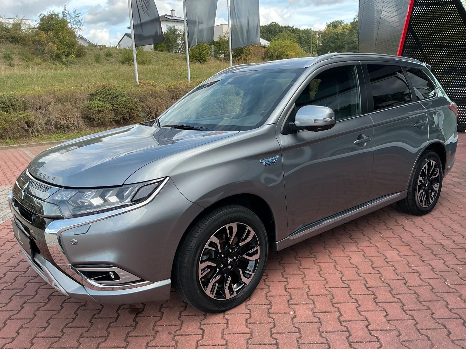 Mitsubishi Outlander PHEV Top 4WD//360°KAMERA//AHK//